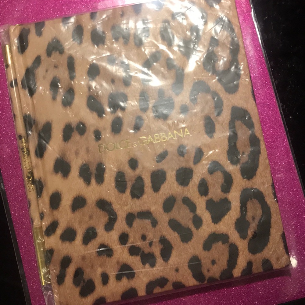 Leopard Dolce & Gabbana Notebook & Pen